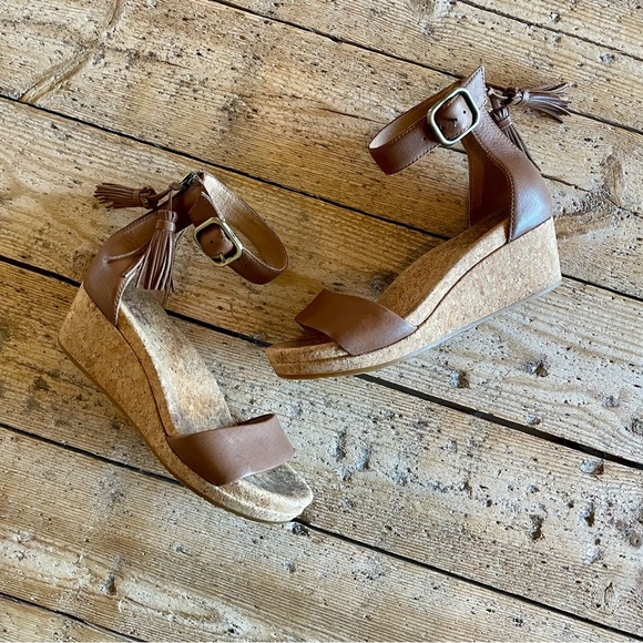 UGG Shoes - UGG Zoe Wedge Sandals Brown Leather Size 6
